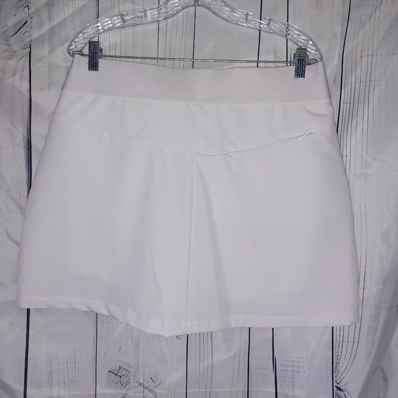 Greg Norman white golf skort with pockets - Picture 6 of 10